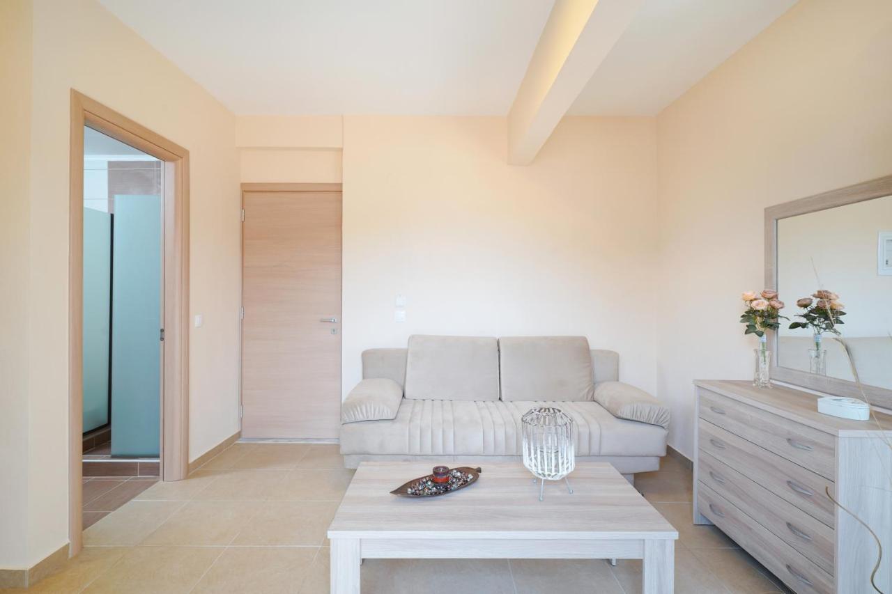 Theodore Apartment *